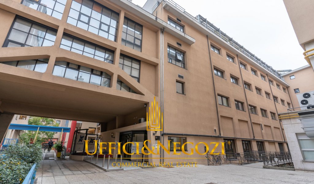 Rent Office Milan - Ufficio direzionale in Via Silva Locality 