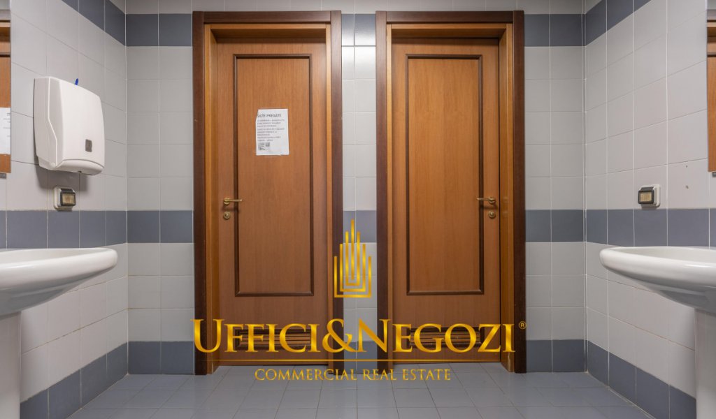 Rent Office Milan - Ufficio direzionale in Via Silva Locality 