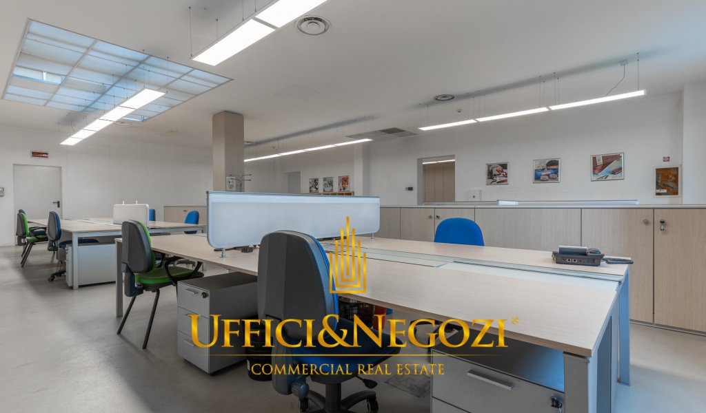Rent Office Milan - Office for rent in via Lorenteggio Locality 