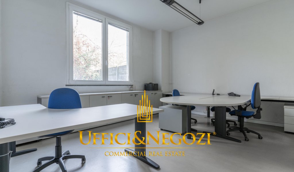 Rent Office Milan - Office for rent in via Lorenteggio Locality 