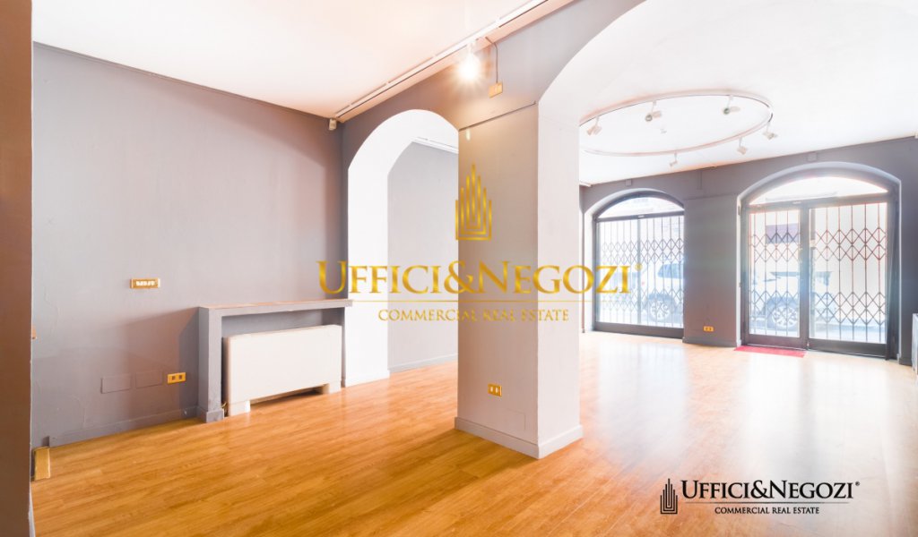 Affitto Negozio Milano - Quadrilatero della moda, Negozio con 2 vetrine Località Centro Storico