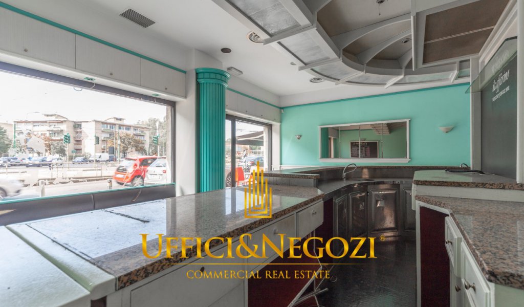 Vendita Negozio Milano - Negozio in vendita  con due  vetrine  in Viale Murillo Località San Siro