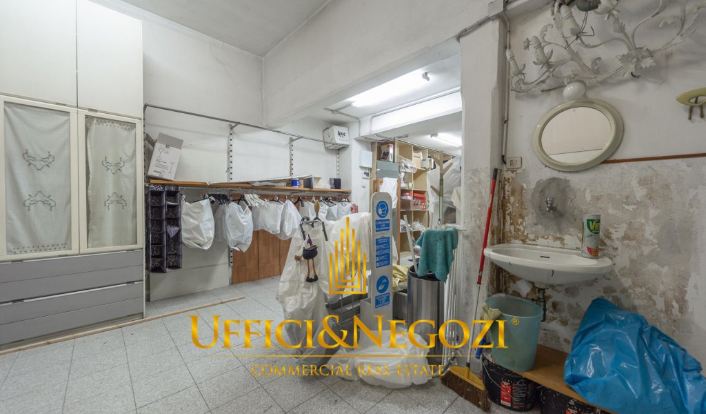 Vendita Negozio Milano - negozio in vendita con 3 vetrine Località Udine, Lambrate