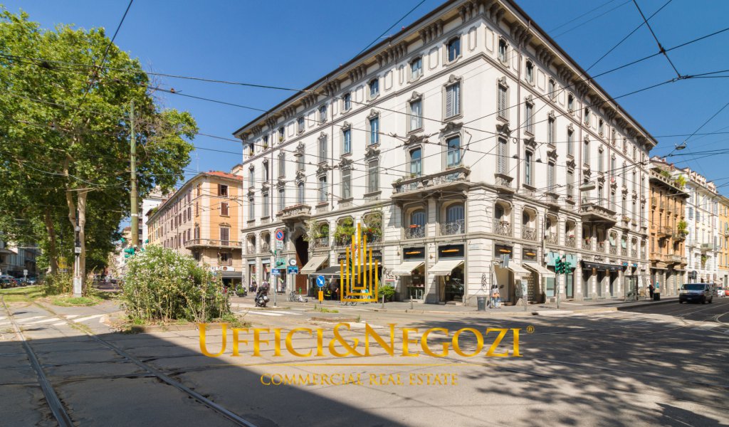 Rent Retail Milan - Restaurant for rent via Bergamo with Key Money Locality 