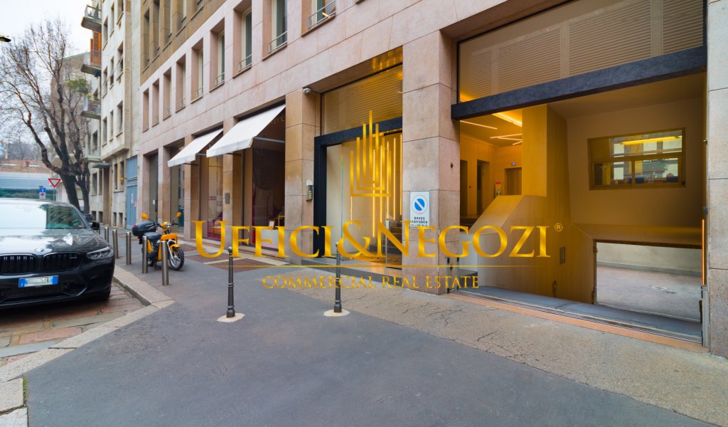 Rent Retail Milan - Shop with 2 large windows in front of Armani Hotel. Locality 