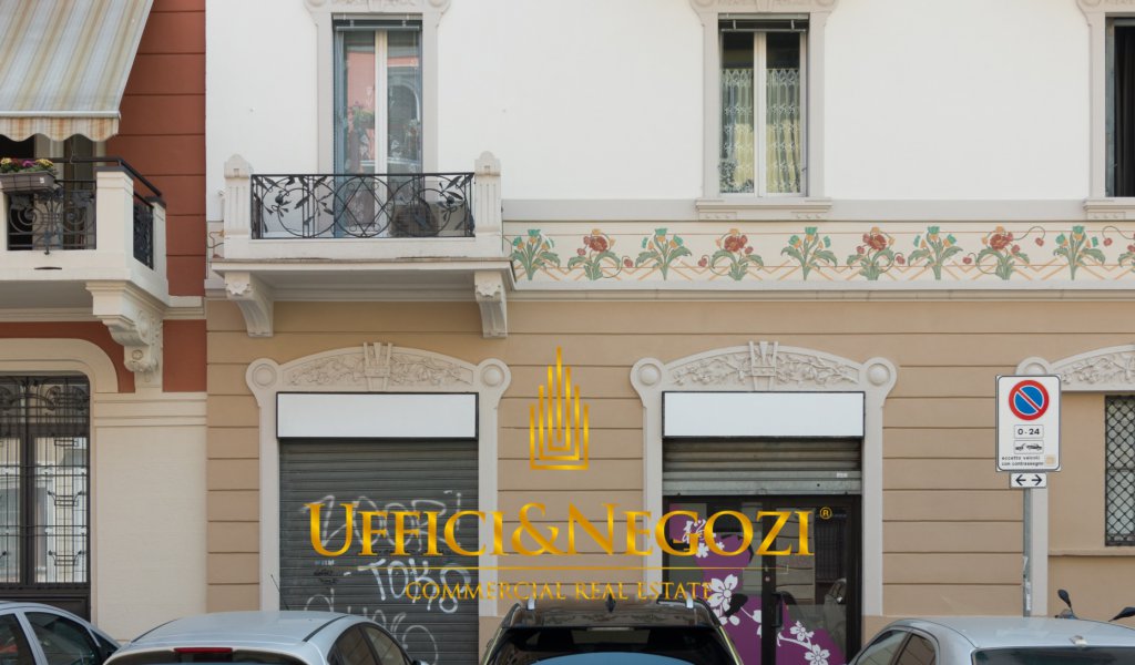 Rent Retail Milan - Shop for Rent with two windows Locality 