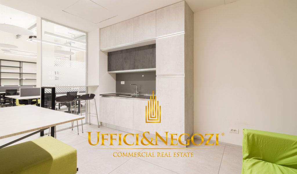 Rent Office Milan - Office for rent in via Farini Locality 