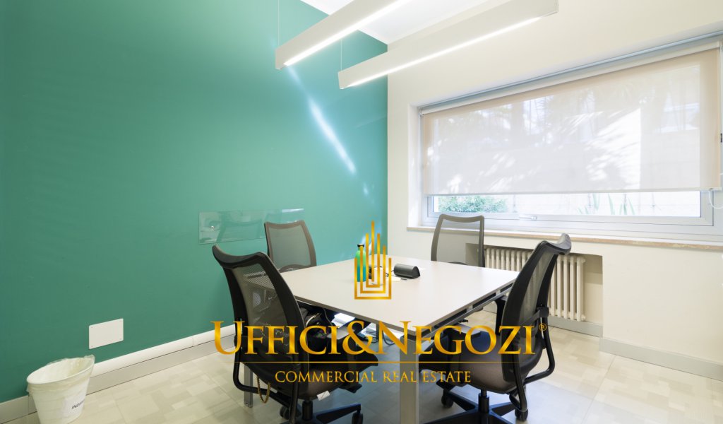 Rent Office Milan - Office in via Montebello Locality 