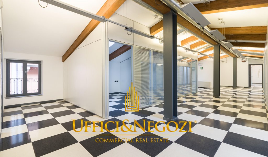 Rent Office Milan - Office for rent Corso Italia Locality 