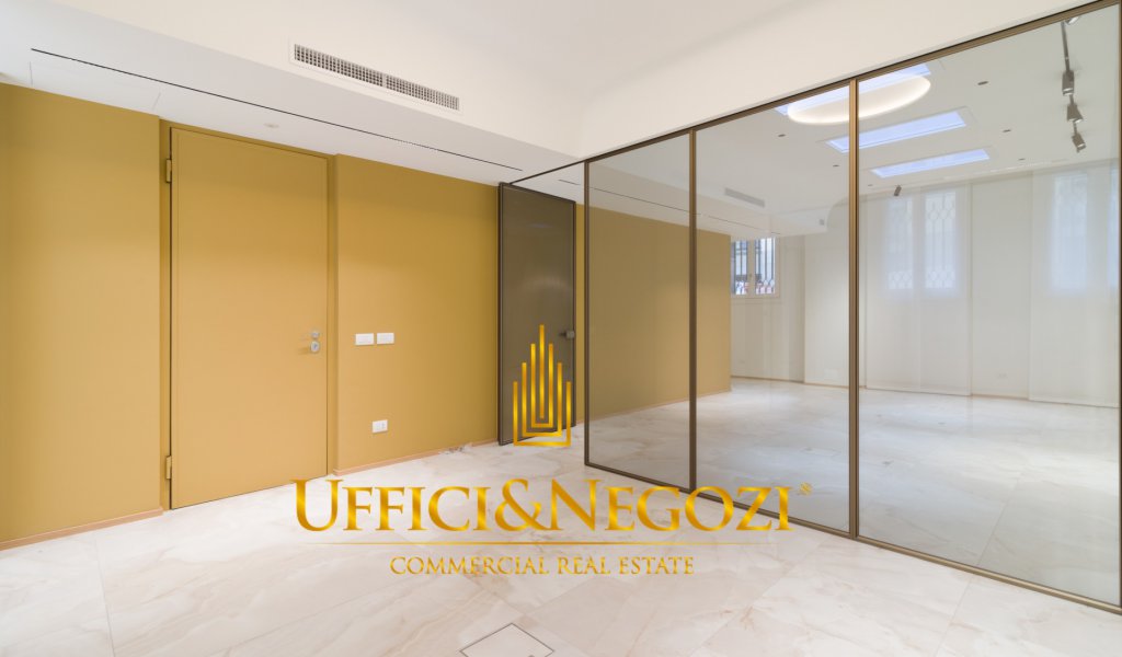 Rent Office Milan - Office for rent in via dei Piatti Locality 