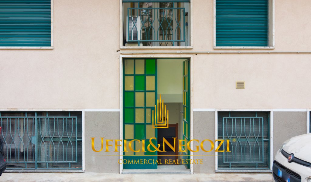 Vendita Laboratorio Milano - Piazza Frattini Show-room  in vendita Località Piazza Napoli, Lorenteggio