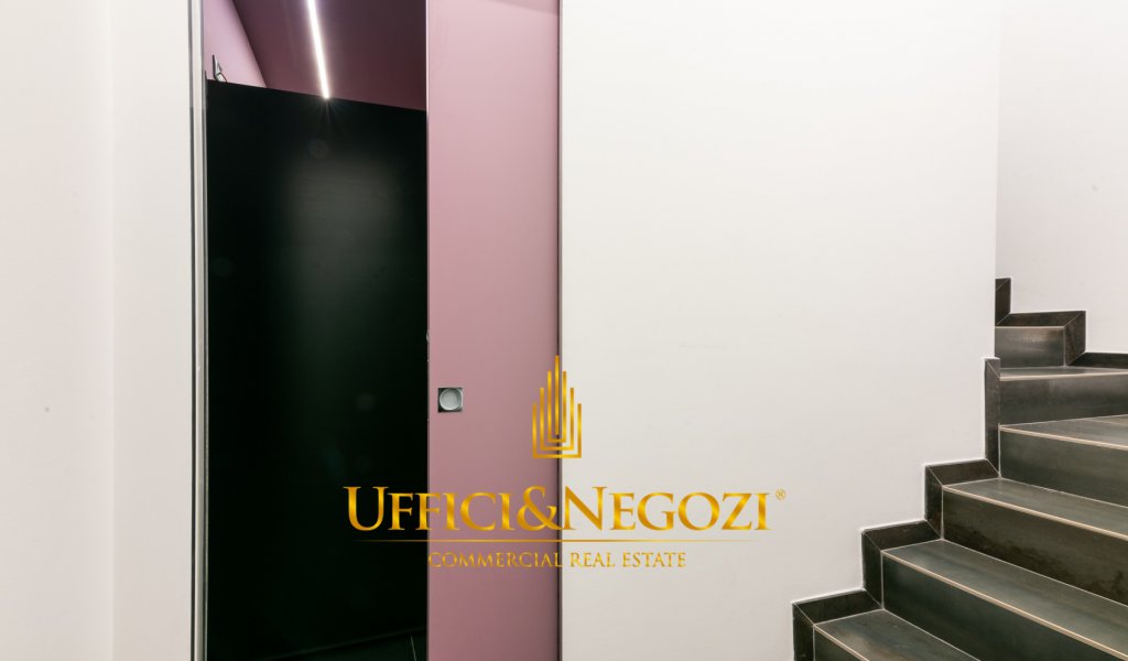 Vendita Negozio Milano - Negozio di 4 vetrine in vendita in via Vittoria Colonna Località Magenta, Pagano