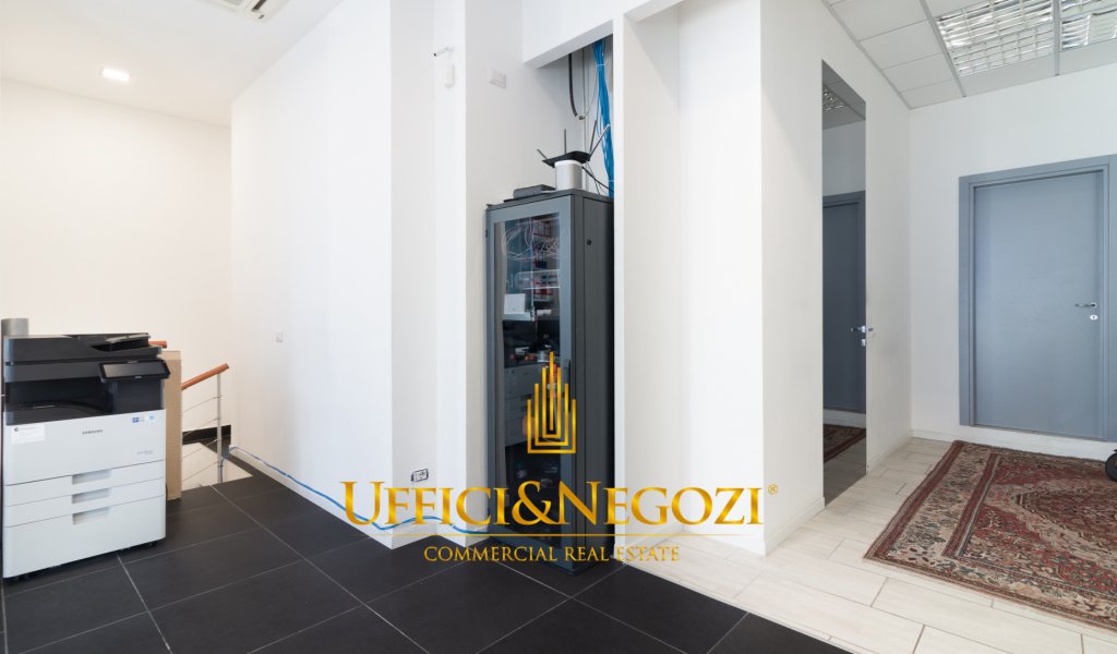 Sale Retail Milan - Shop for sale via Govone with 3 windows Locality 