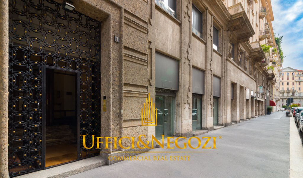 Sale Retail Milan - Piazza Duse, shop with 4 windows Locality 