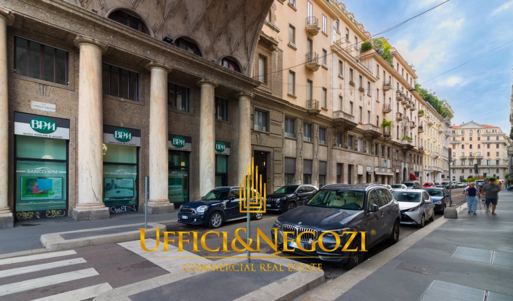Vendita Negozio Milano - Piazza Duse, negozio con 4 vetrine Località Quadronno, Palestro, Guastalla