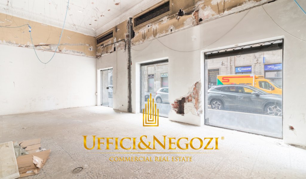 Vendita Negozio Milano - Piazza Duse, negozio con 4 vetrine Località Quadronno, Palestro, Guastalla
