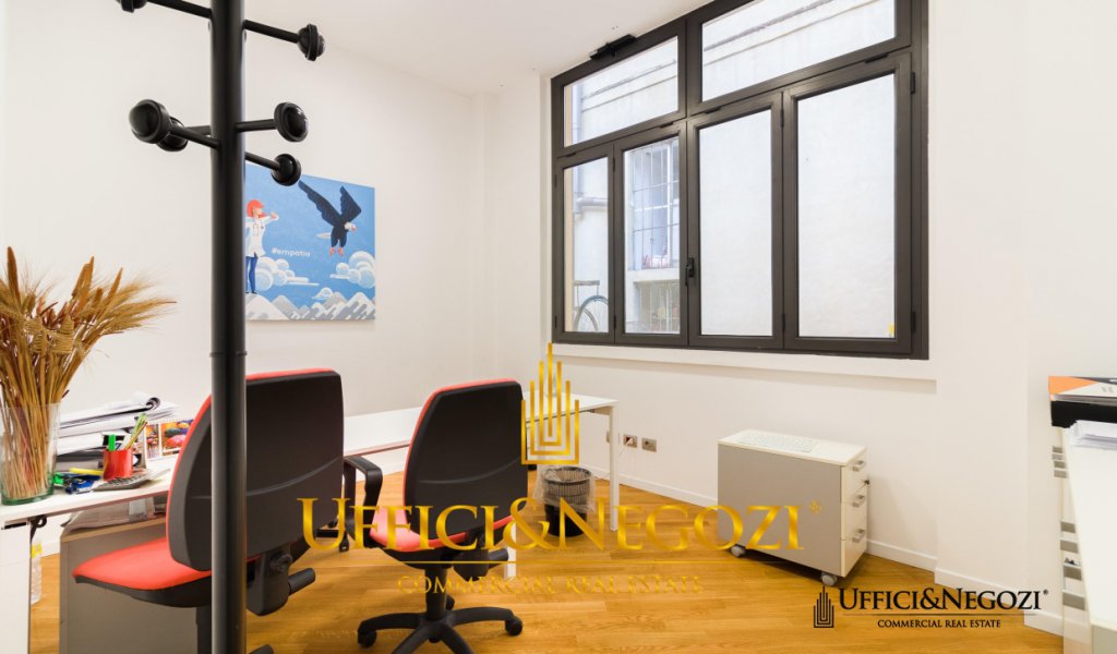 Sale Office Milan - Large office for sale in via Losanna. Locality 