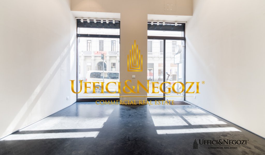 Rent Retail Milan - Large-scale shop in Via Manzoni. Locality 