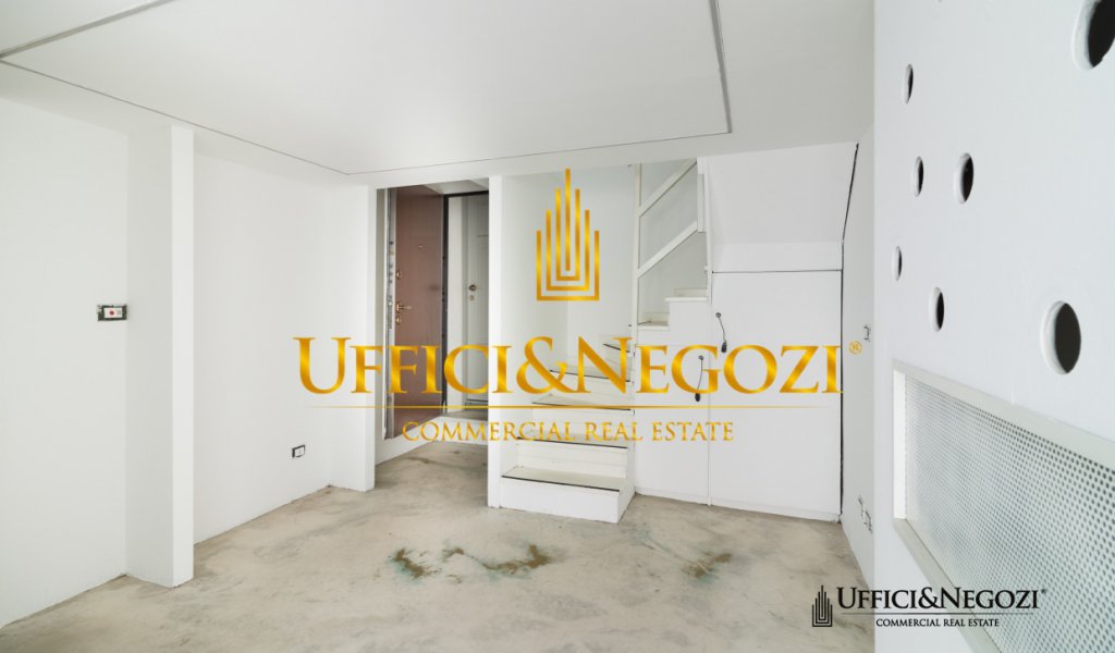 Affitto Negozio Milano - Negozio in affitto con 2 vetrina  in Via Manzoni Località Duomo, Scala, Quadrilatero