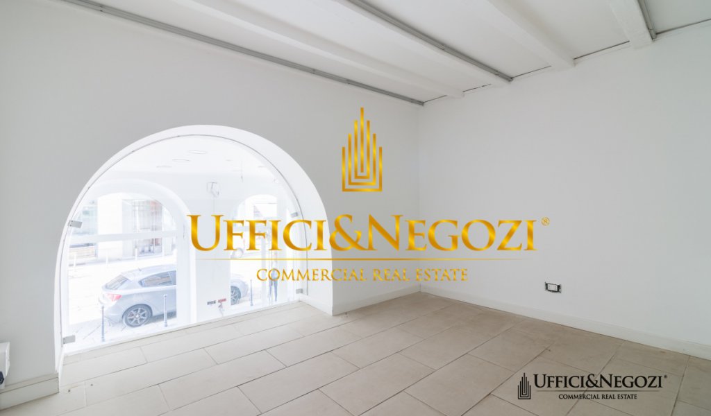 Affitto Negozio Milano - Negozio in affitto con 2 vetrina  in Via Manzoni Località Duomo, Scala, Quadrilatero