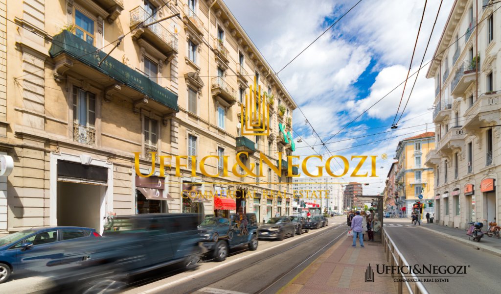 Rent Retail Milan - Shop with flue, ideal for restaurant Locality 