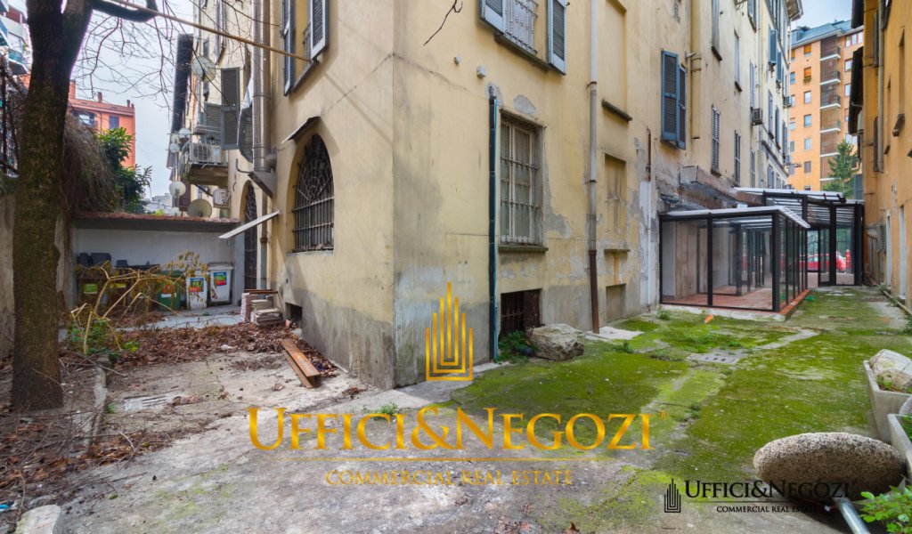 Affitto Negozio Milano - Negozio in affitto in via Ascanio Sforza Località Navigli