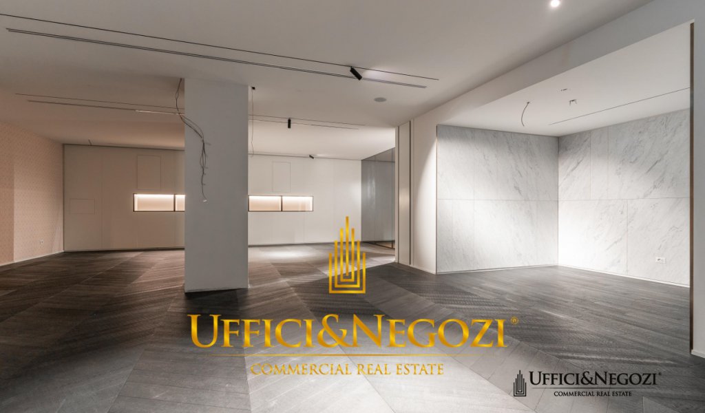 Rent Retail Milan - Shop for rent in Via Manzoni. Locality 