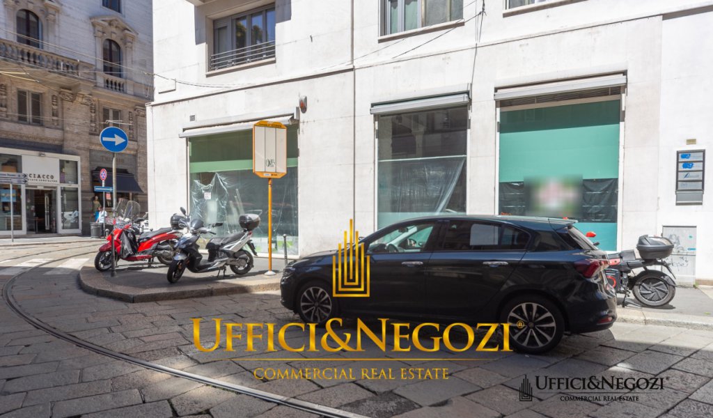 Rent Retail Milan - Shop with 4 shop windows on the street for rent in via Spadari Locality 