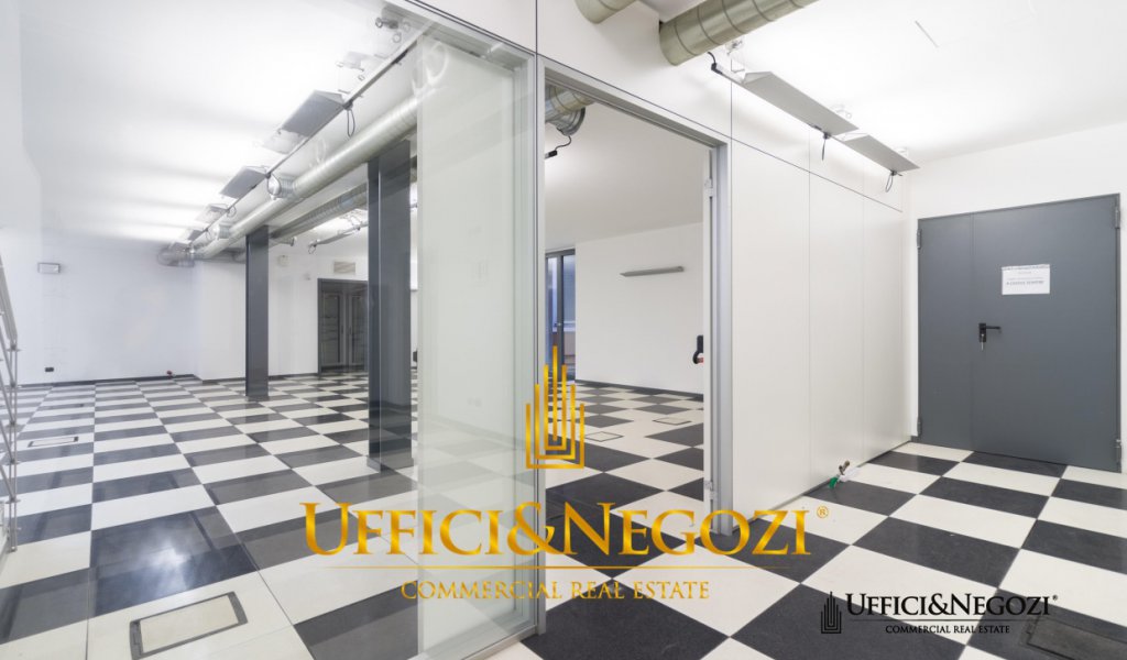 Rent Show room Milan - Independent showroom with offices Locality 