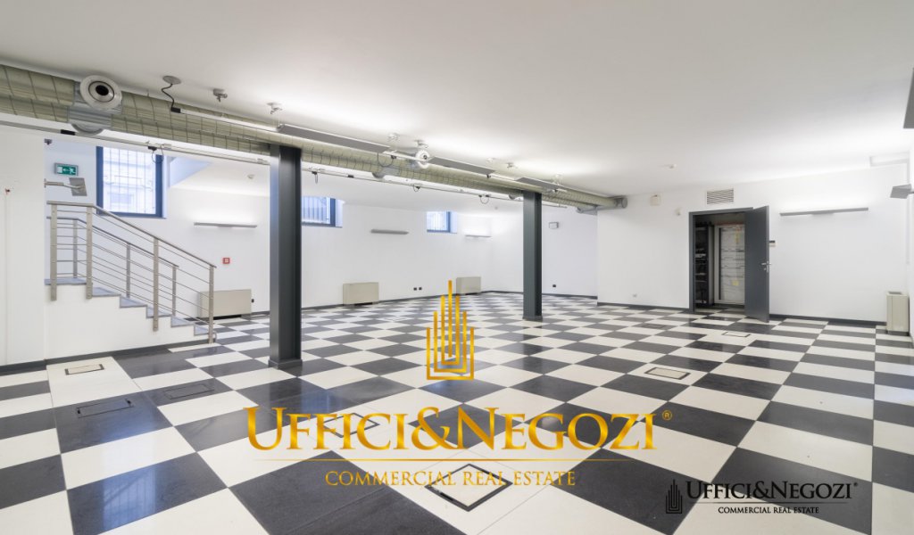 Rent Show room Milan - Independent showroom with offices Locality 