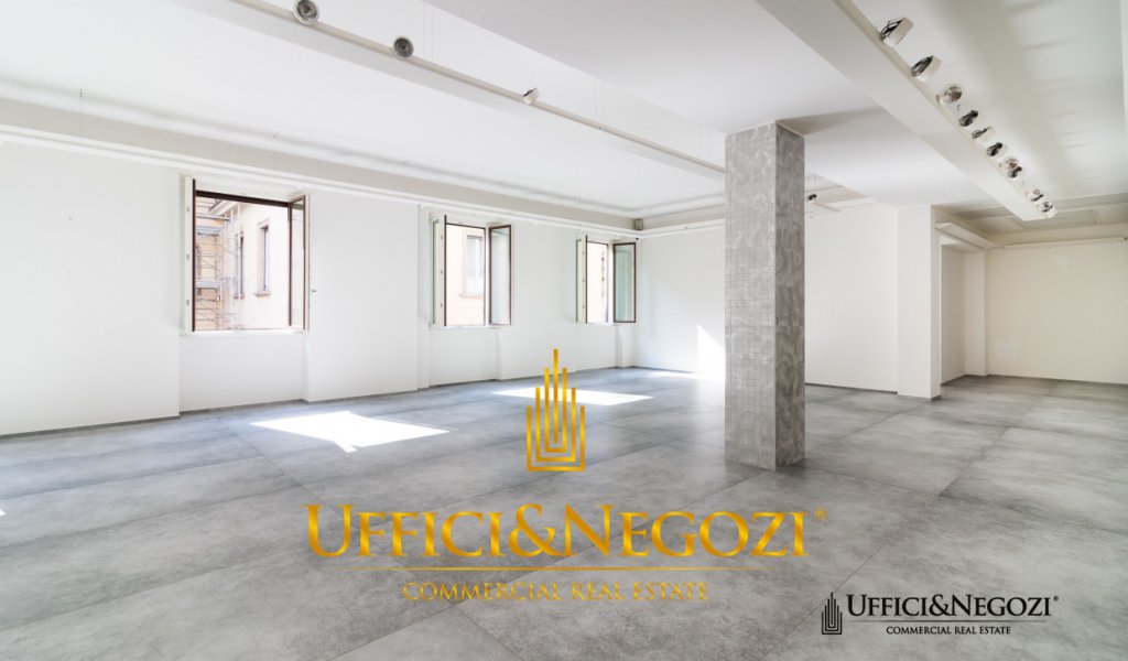 Rent Office Milan - Office for rent in via Gesù Locality 