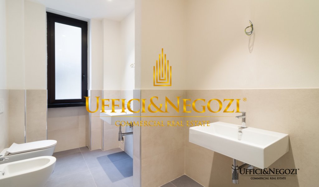 Rent Office Milan - Renovated office between Brera and Turati Locality 