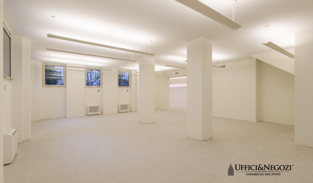 Rent Office Milan - Office/ showroom for rent in P.zza Principessa Clotilde Locality 