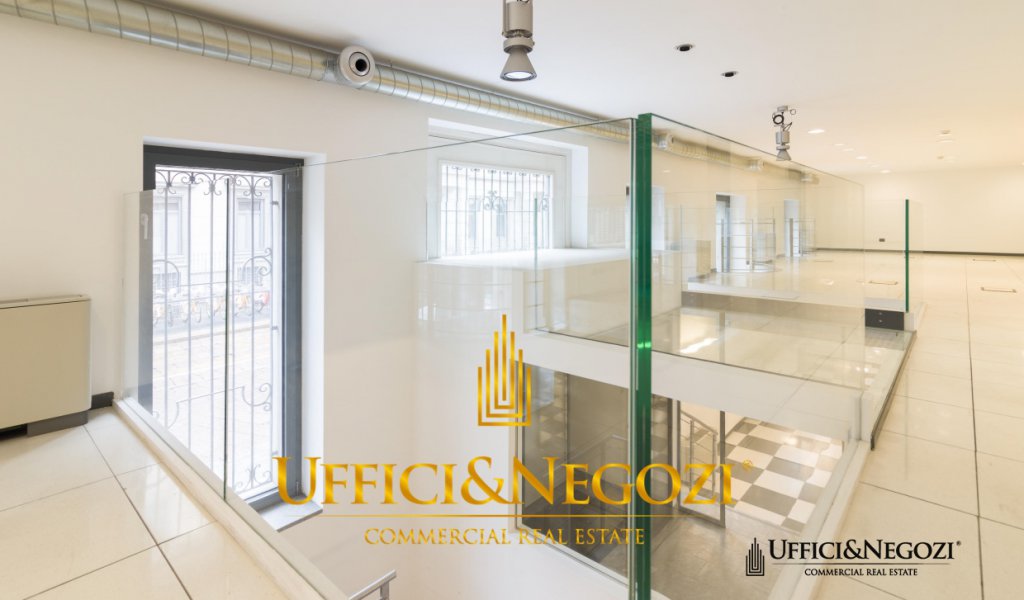 Rent Office Milan - Office - Independent showroom Locality 