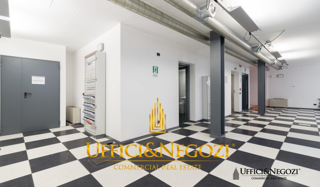 Rent Office Milan - Office - Independent showroom Locality 