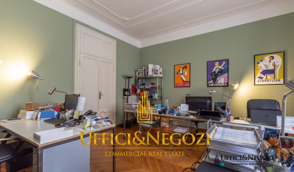 Rent Office Milan - Office for rent in via Omboni Locality 
