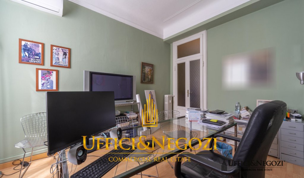 Rent Office Milan - Office for rent in via Omboni Locality 