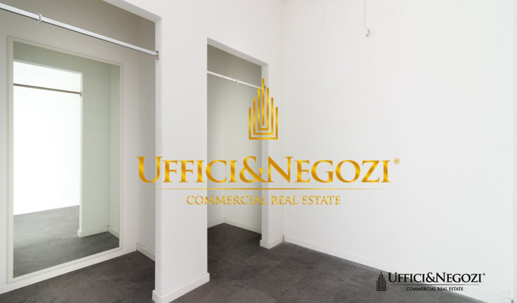 Vendita Negozio Milano - Negozio angolare con 3 vetrine Località Washington, Marghera, Vercelli
