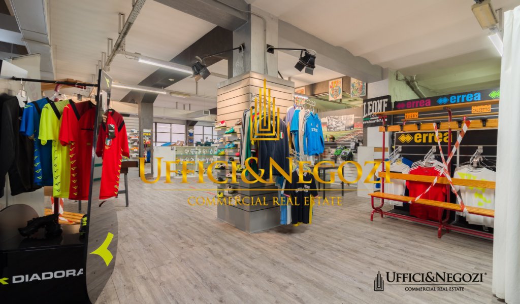 Sale Retail Milan - SHOP FOR SALE AREA PIAZZA LIMA /FORECOURT BACONE Locality 