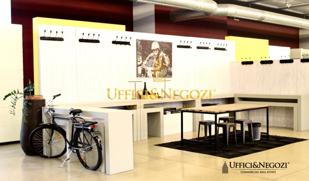 Sale Show room Milan - Fully independent refurbished showroom Locality 