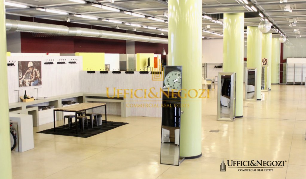 Sale Show room Milan - Fully independent refurbished showroom Locality 