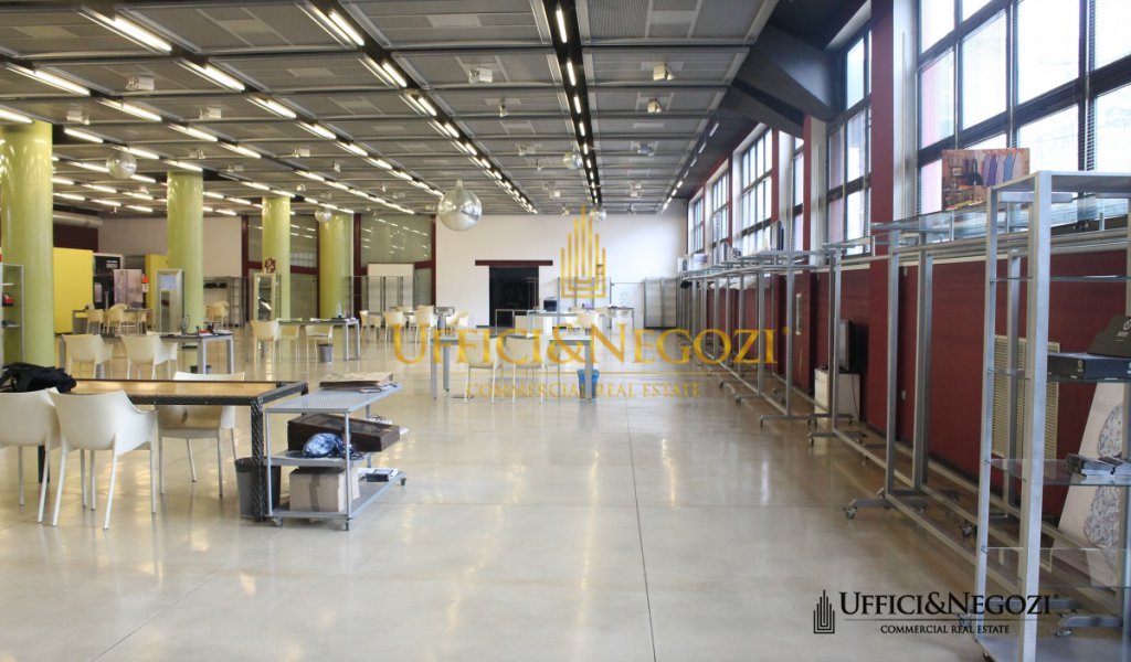 Vendita Show room Milano - Show room ristrutturato completamente indipendente Località Repubblica, Centrale